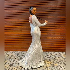 TIFFANYSLABEL SILVER STRETCH EMBROIDERY/CUT OUT GOWN